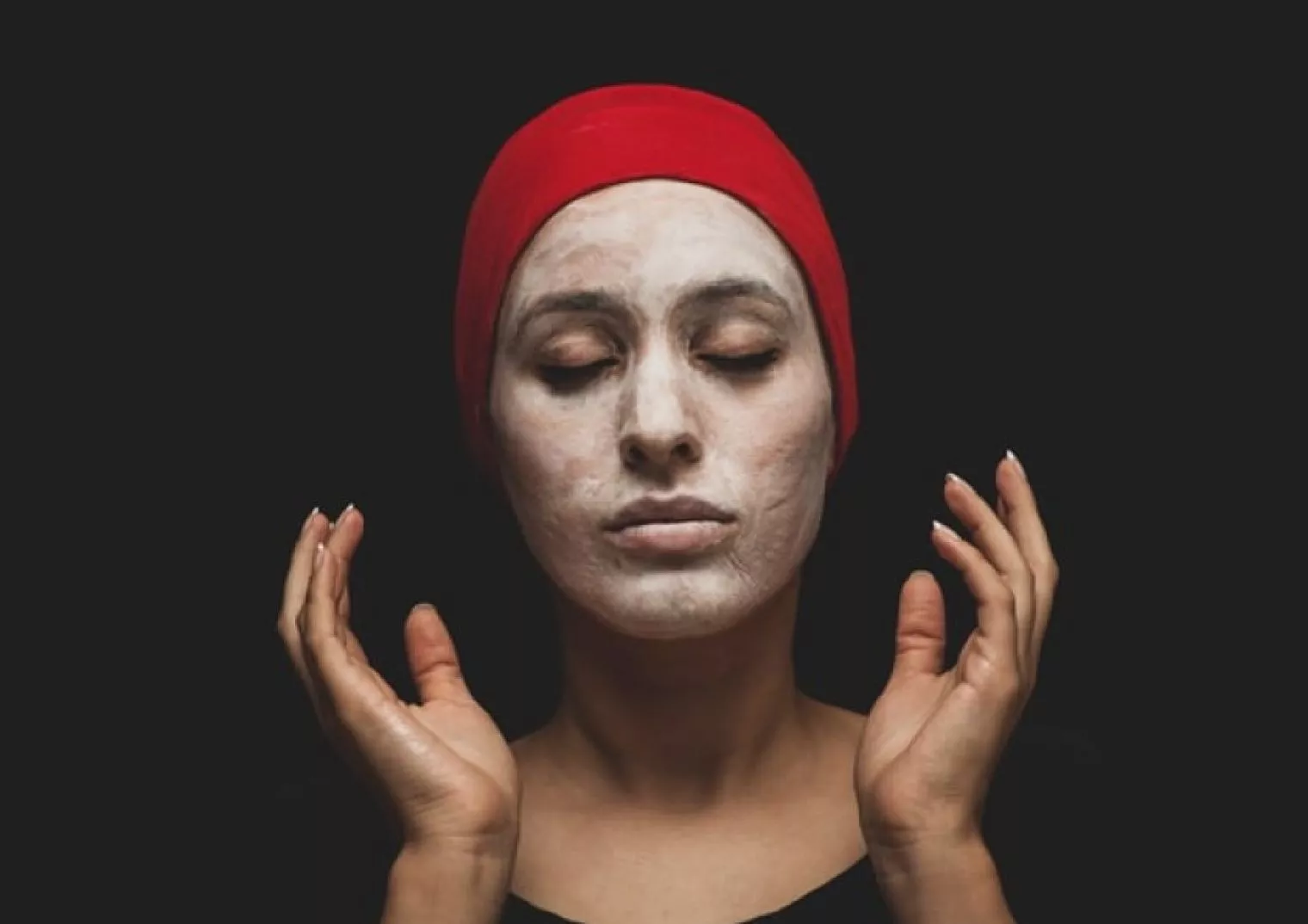 Mitos Darah Haid untuk Masker Wajah