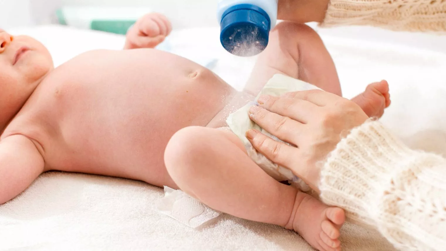 Efek Samping Penggunaan Bedak pada Bayi