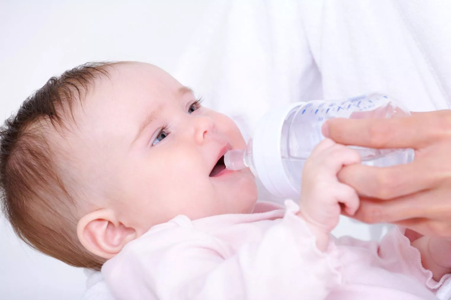 Catat! Bayi di Bawah Umur 6 Bulan Tidak Perlu Minum Air Putih