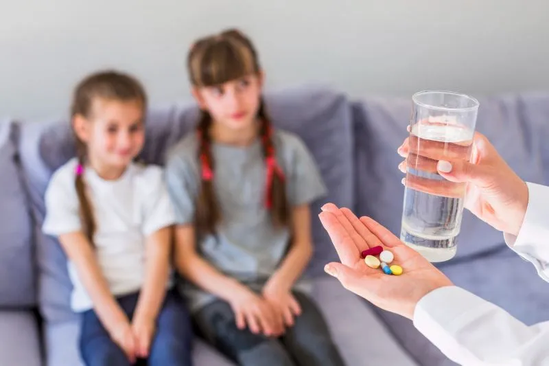 Bagaimana Cara Mengatasi Anak yang Sulit Minum Obat?