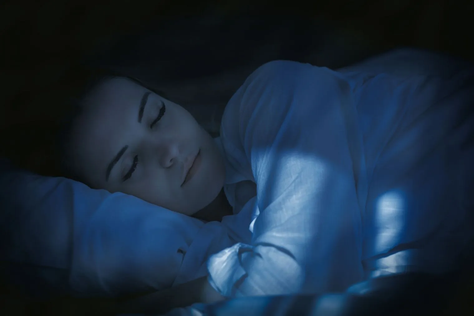 Alasan Mengapa Kita Harus Tidur dalam Keadaan Ruangan yang Gelap