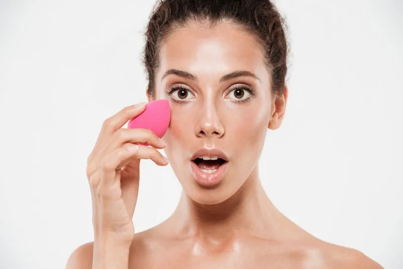 Manfaat Membasahi Sponge Makeup Sebelum Digunakan