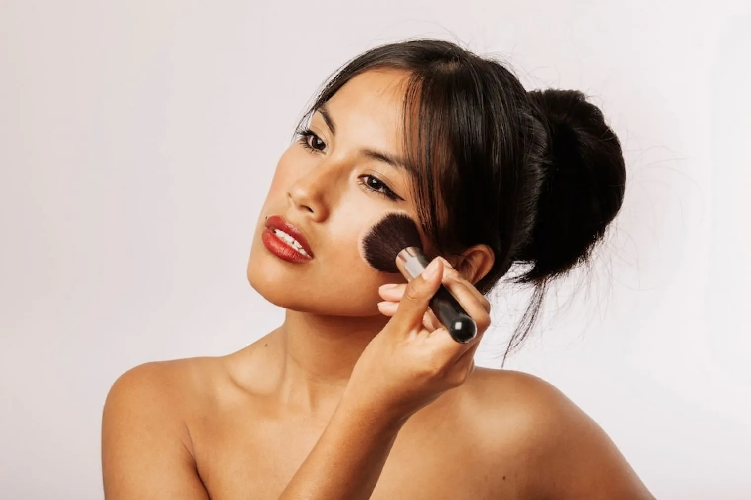 Mengenal Skin Tint: Produk Makeup Ringan untuk Tampilan Kulit Alami
