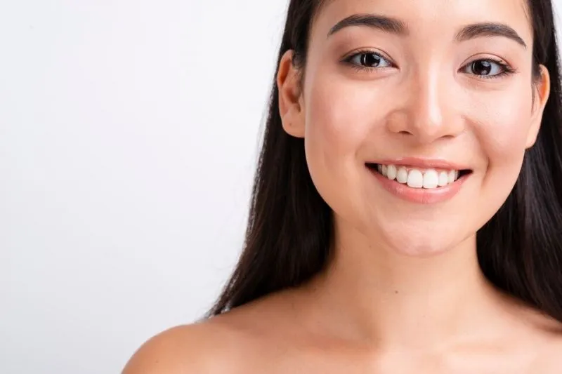 Mengatasi Masalah Makeup di Area Smile Line