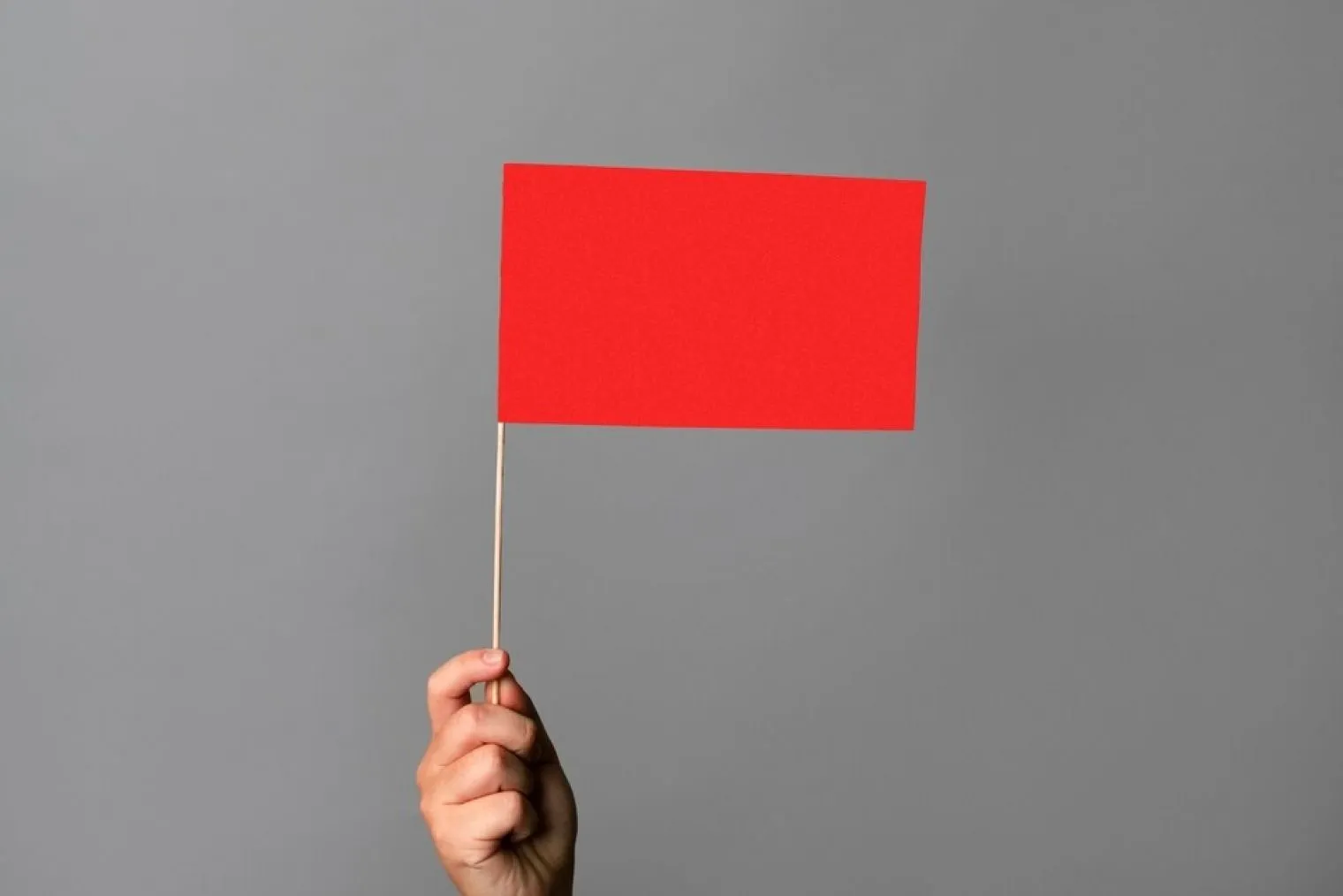 Tipe Cowok Red Flag: Tanda-tanda yang Perlu  Diwaspadai