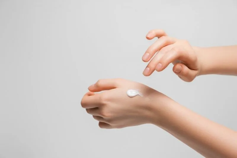 Hand Cream, Hand Butter, dan Hand Essence: Bedanya Apa Sih?