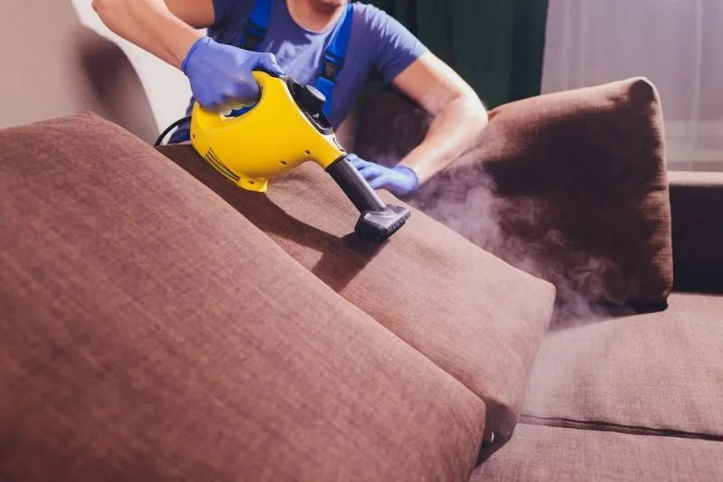Ini Cara Membersihkan dan Merawat Sofa yang Benar agar Awet
