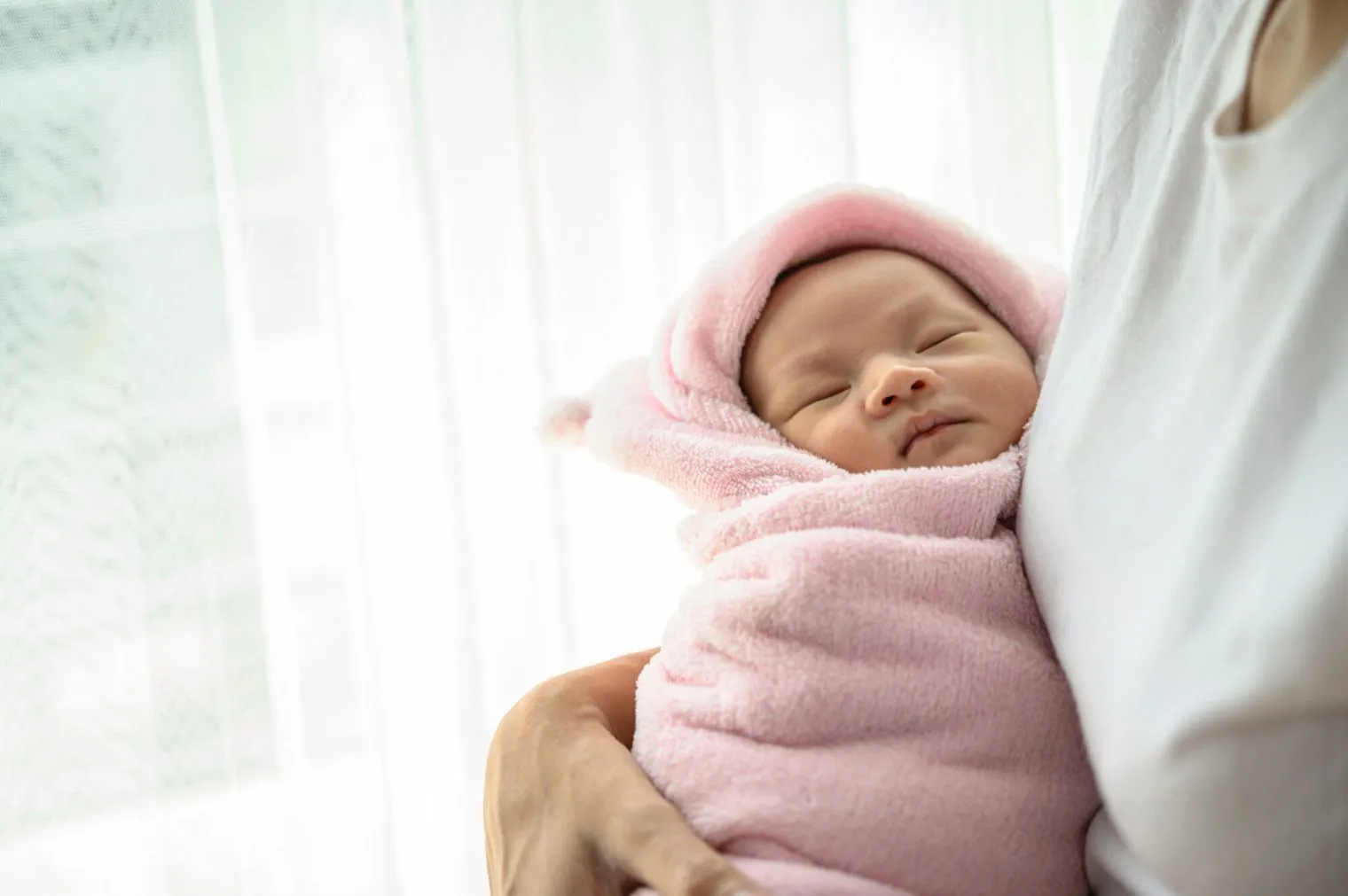Kenapa Bayi Baru Lahir Perlu Dijemur saat Pagi?