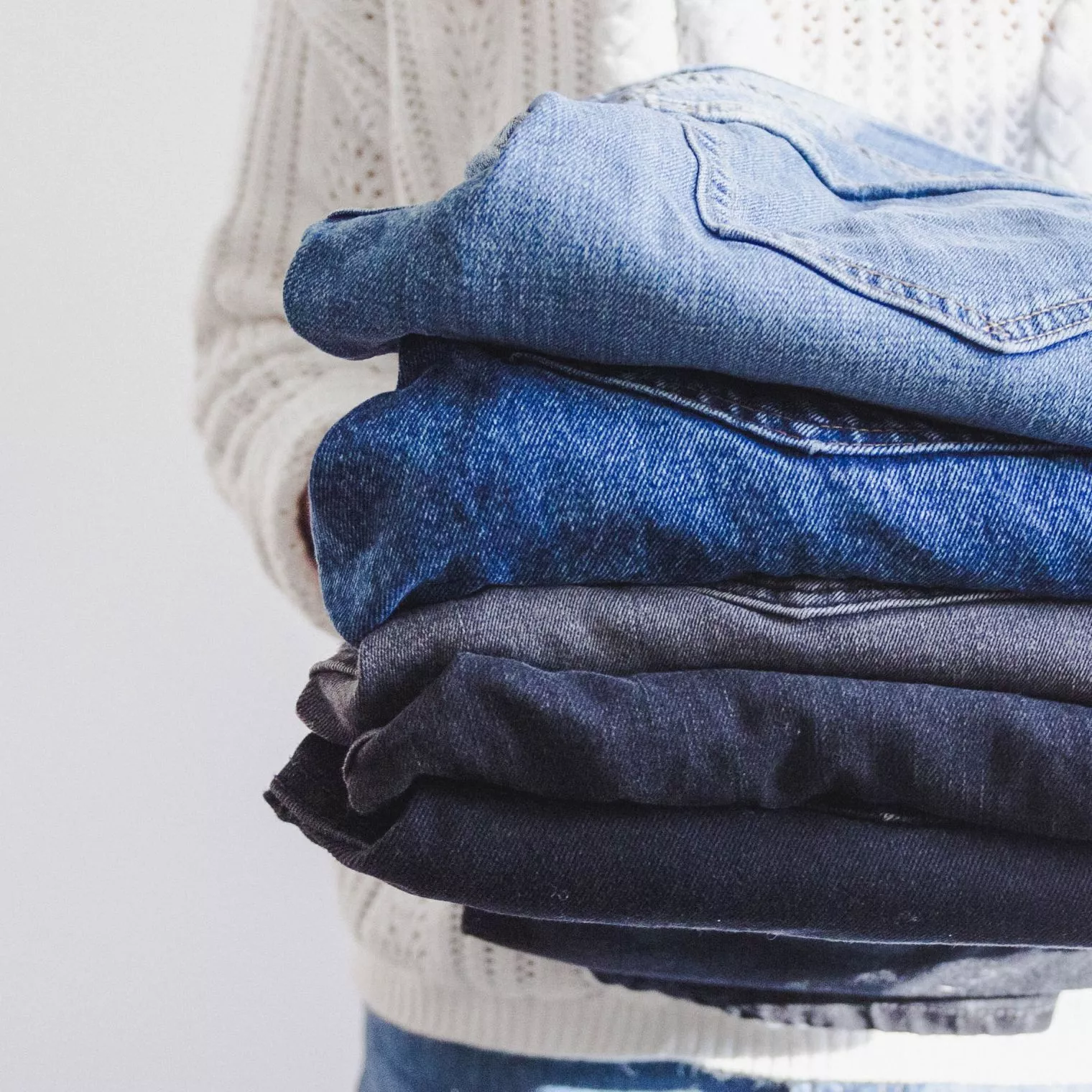 Benarkah Semakin Lama Tidak Dicuci, Jeans akan Semakin Keren?