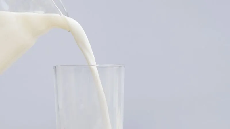 Susu Evaporasi vs. Susu Kental Manis: Menilik Perbandingan Keduanya