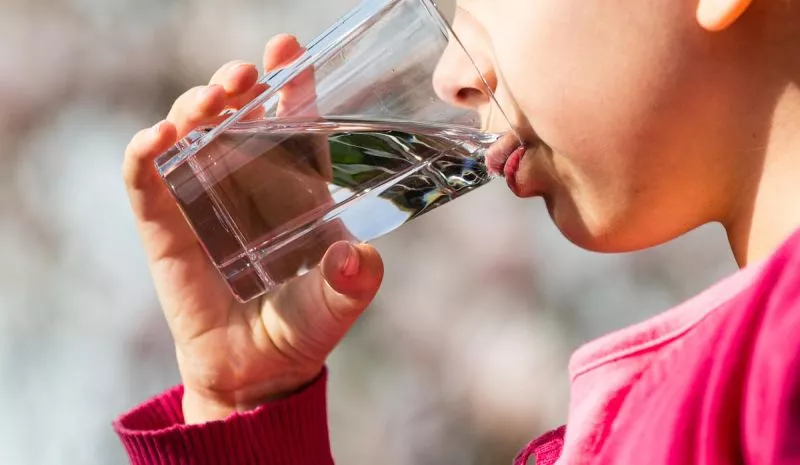 5 Manfaat Cukup Minum Air