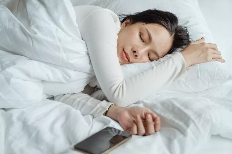 Dampak Negatif Penggunaan Ponsel Sebelum Tidur